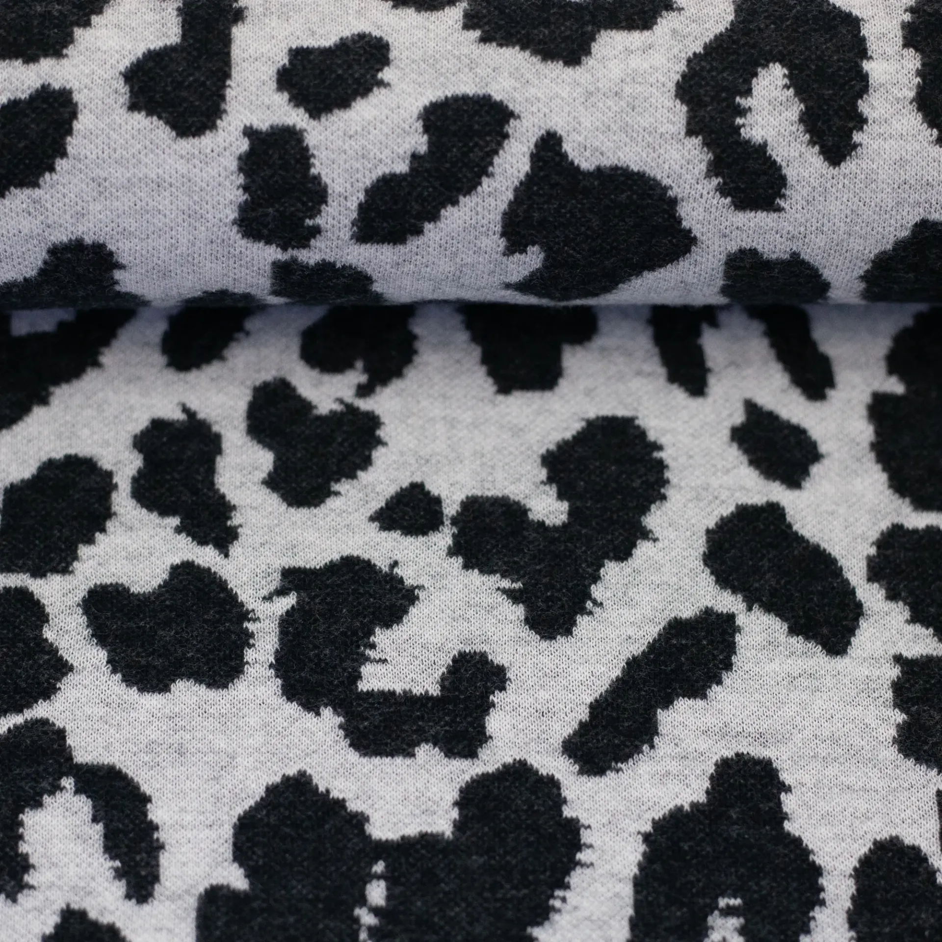 [082739-140-200299] Jacquard Jersey Leo "Emily" von Swafing